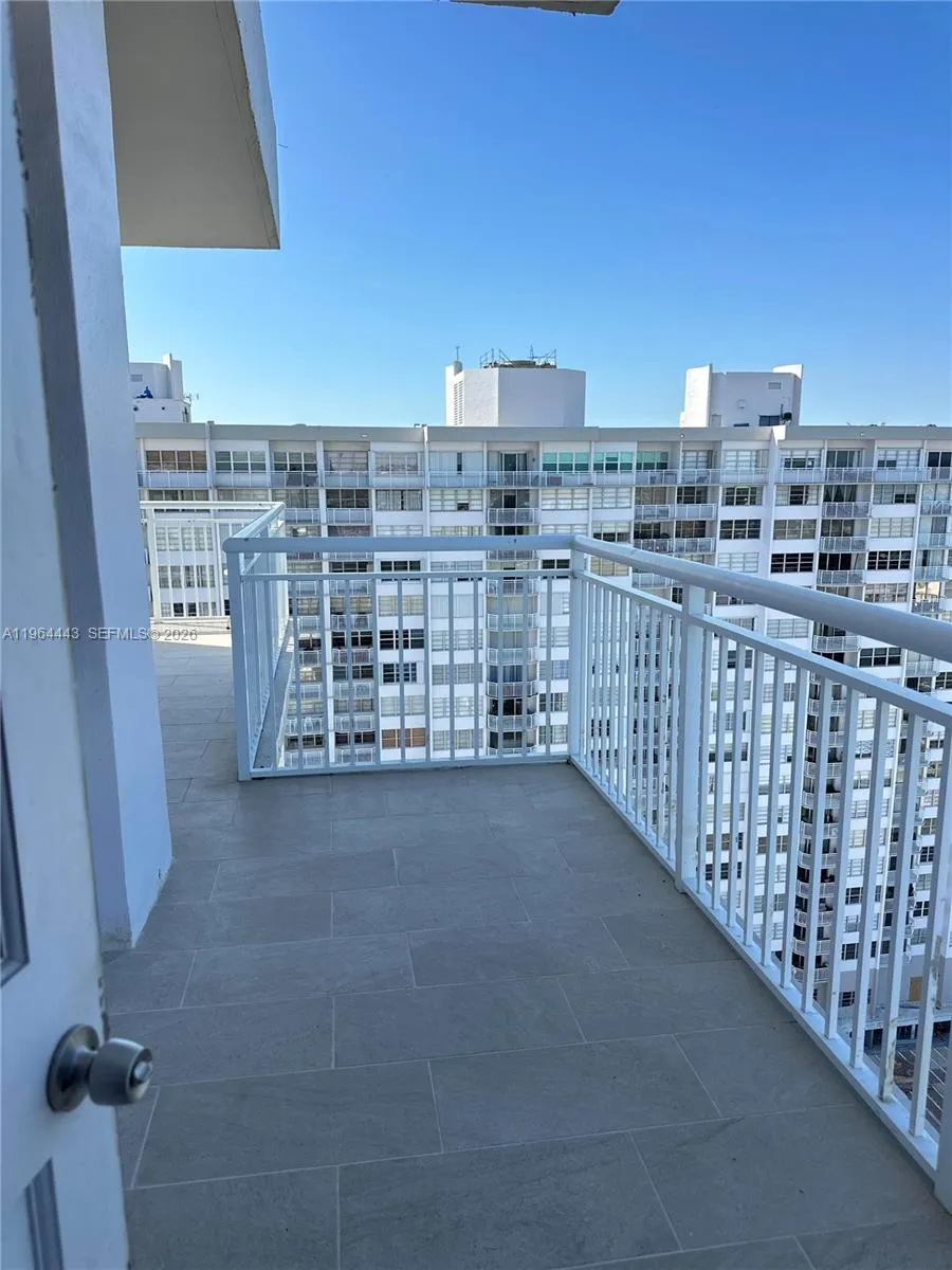 18051 Biscayne Blvd, Aventura FL 33160