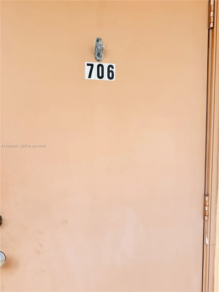 609 NE 14th Ave # 706, Hallandale Beach FL 33009