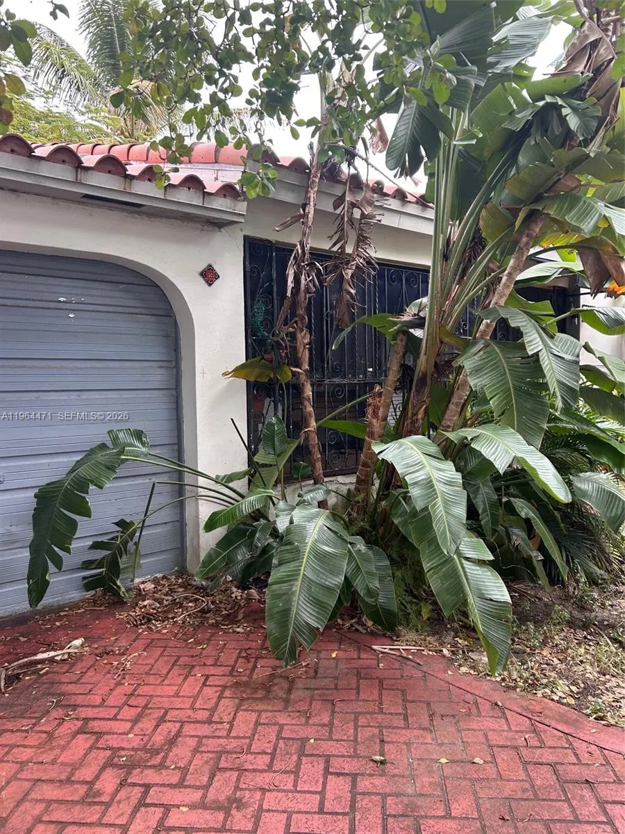 655 NE 82nd St, Miami FL 33138