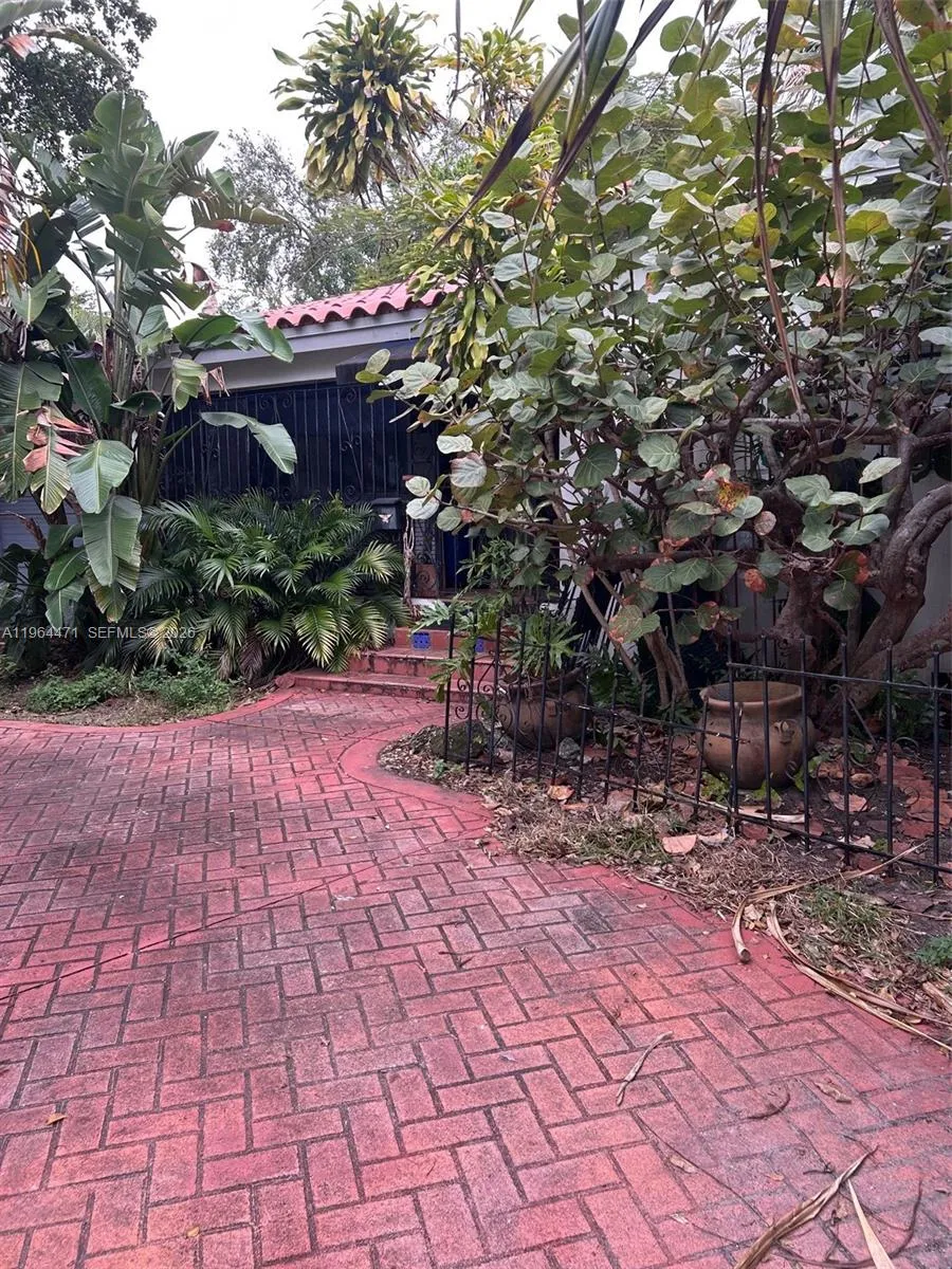 655 NE 82nd St, Miami FL 33138