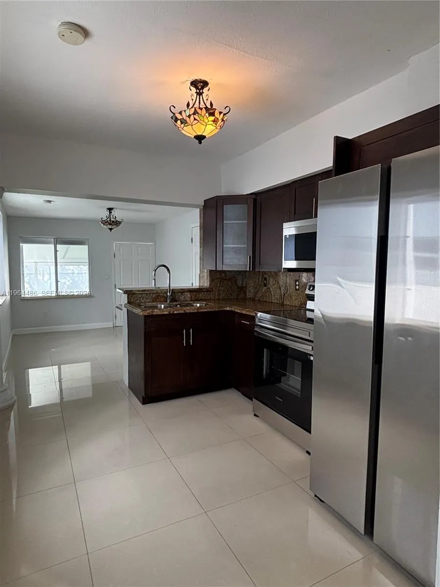 6823 SW 25th St, Miami FL 33155