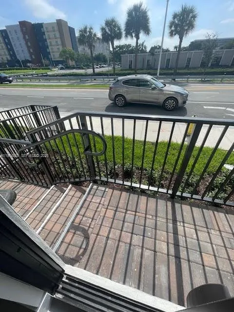8167 NW 41st St # 111, Doral FL 33166