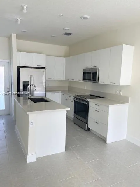 8167 NW 41st St # 111, Doral FL 33166