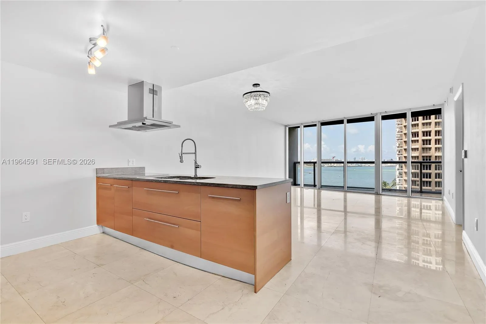1 bedroom 1 bath for sale at 465 Brickell Ave # 917, Miami FL 33131