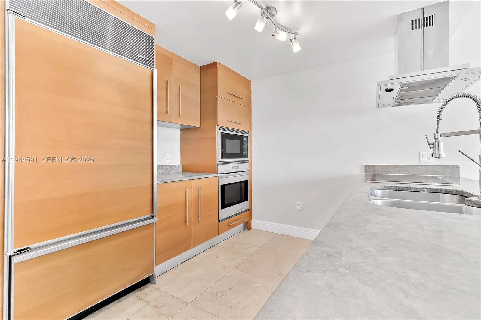 465 Brickell Ave # 917, Miami FL 33131