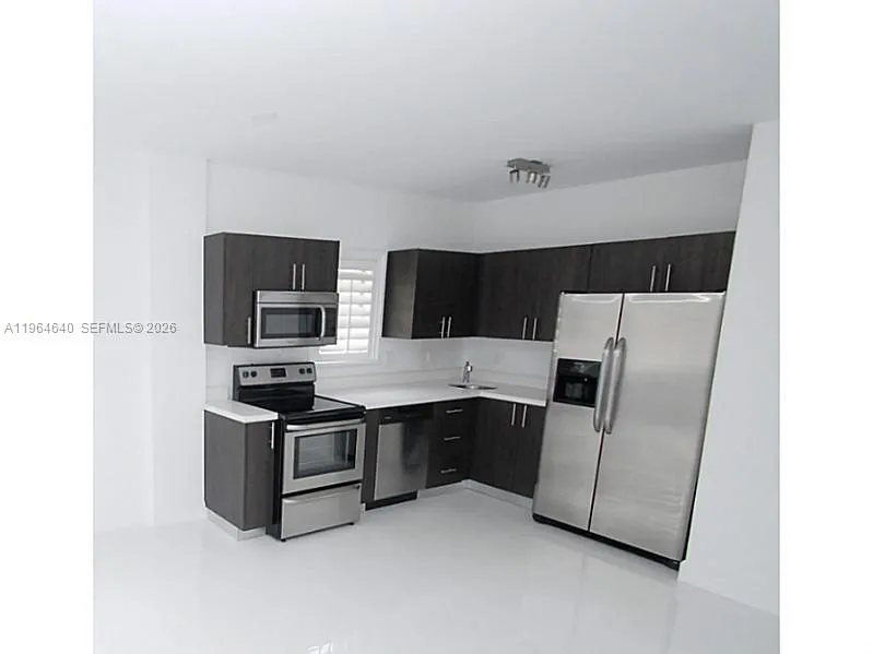 2 bedroom 1 bath for sale at 1255 PENNSYLVANIA AV # 102, Miami Beach FL 33139
