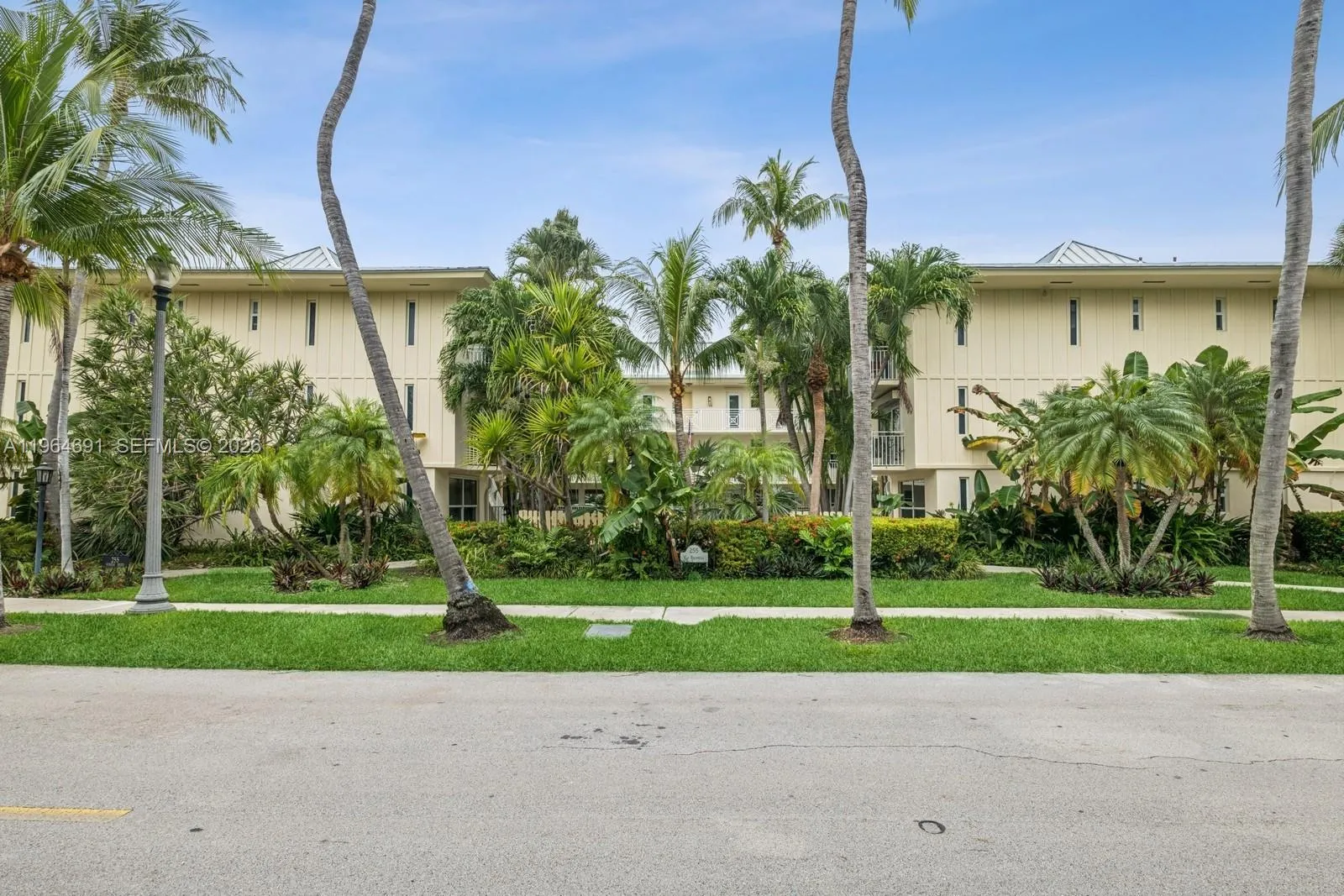 255 Sunrise Dr # 107, Key Biscayne FL 33149