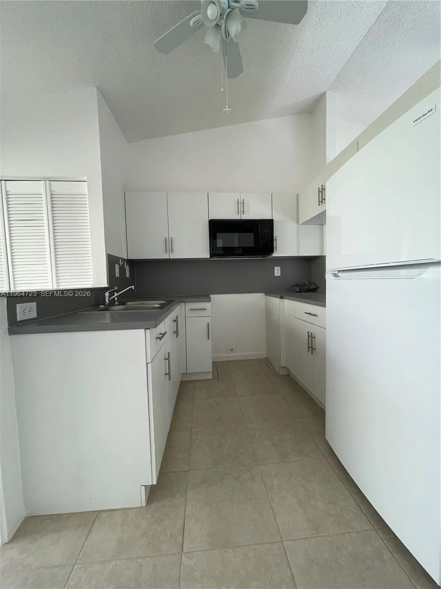 1210 San Remo Cir, Homestead FL 33035