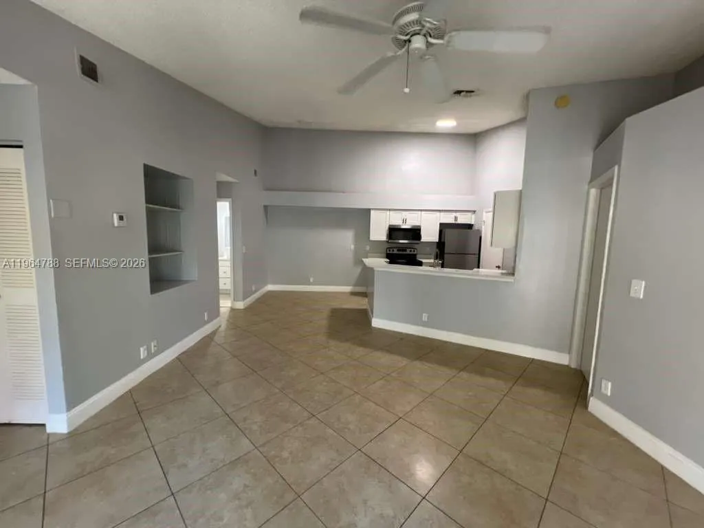 9999 Summerbreeze Dr # 715, Sunrise FL 33322