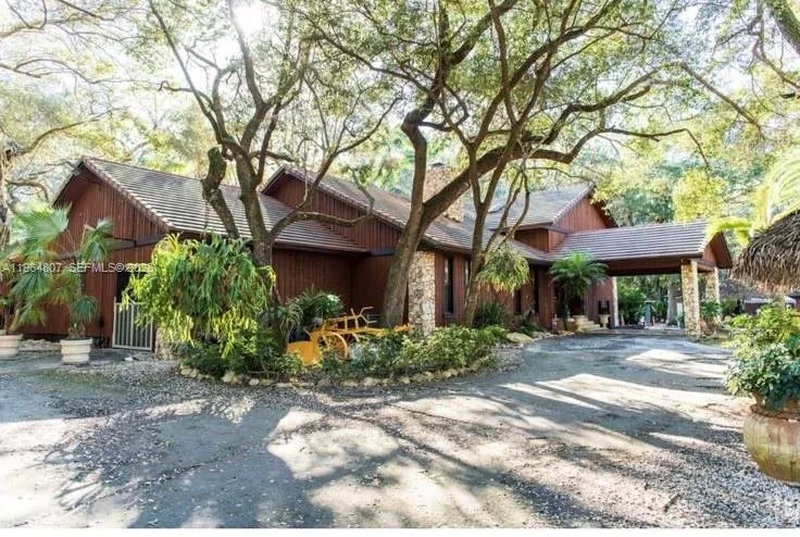 5 bedroom 3 bath for sale at 15425 SW 268th St, Homestead FL 33032