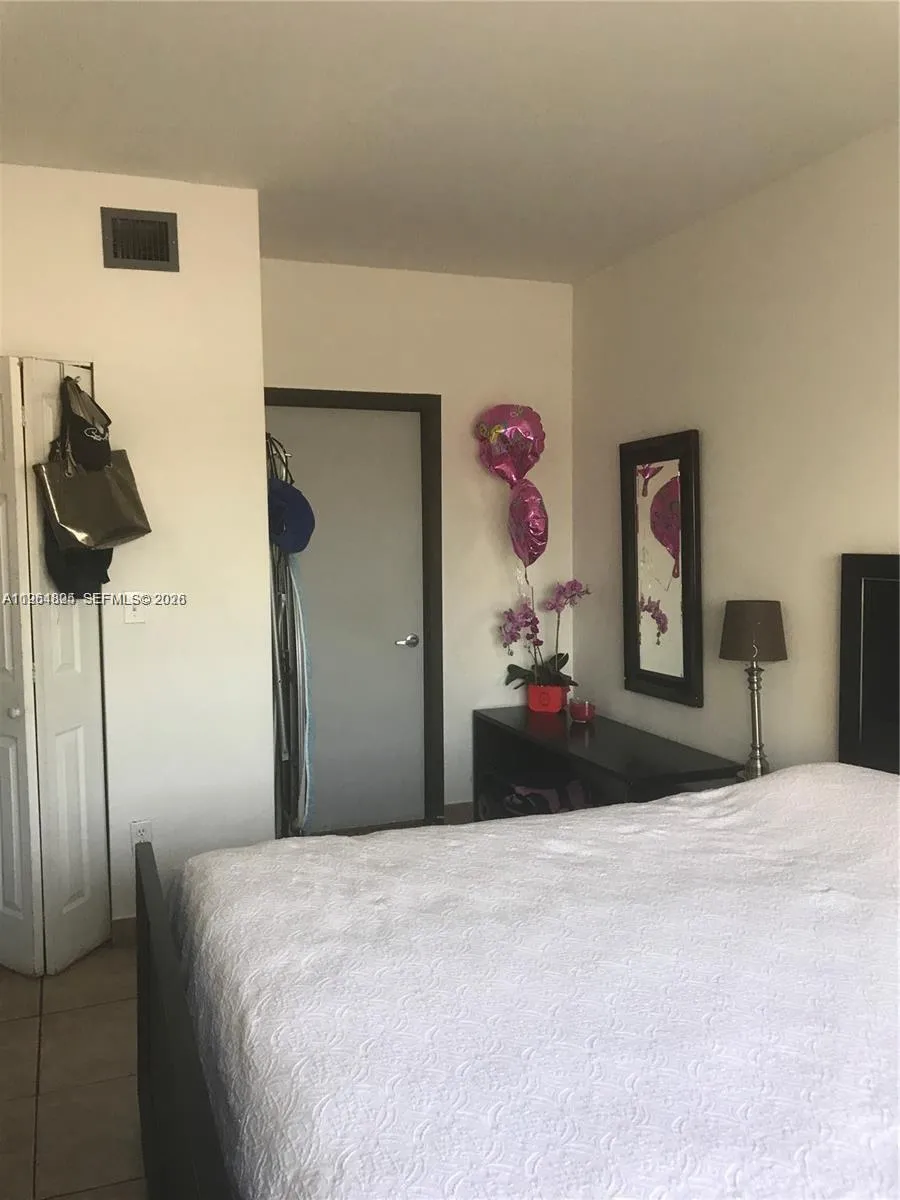 1960 Marseille Dr # 305, Miami Beach FL 33141