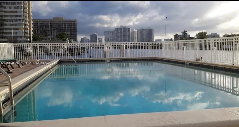 1913 S Ocean Dr # 109, Hallandale Beach FL 33009
