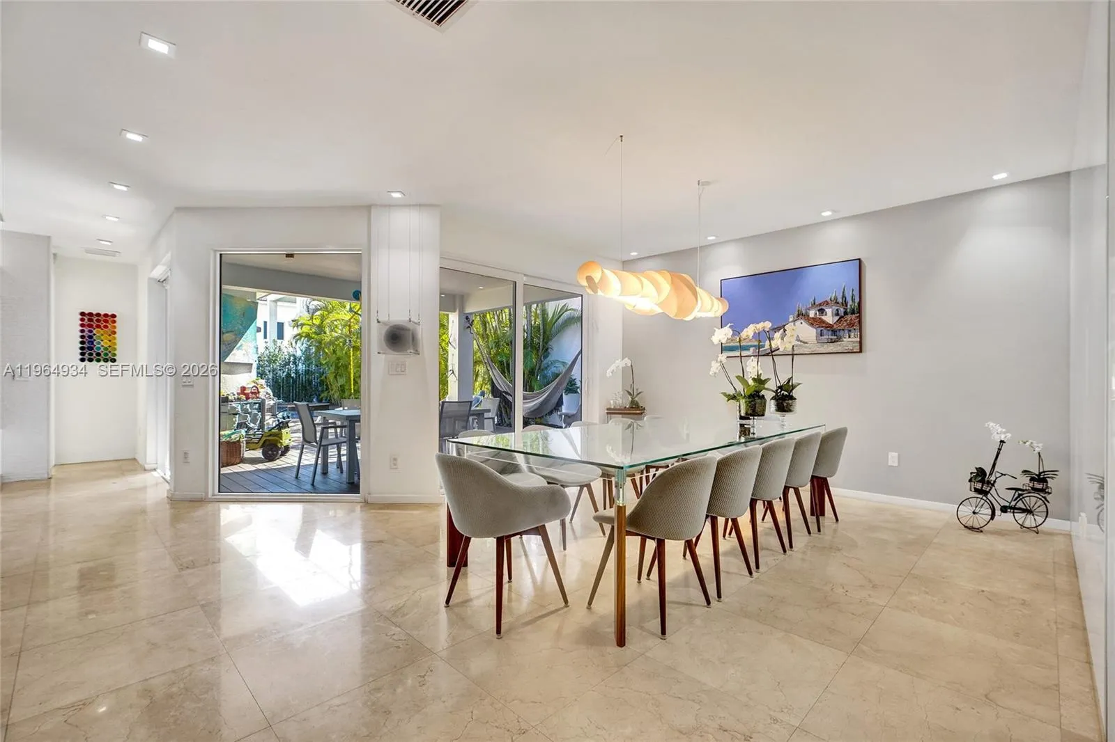 1662 Diplomat Dr, Miami FL 33179