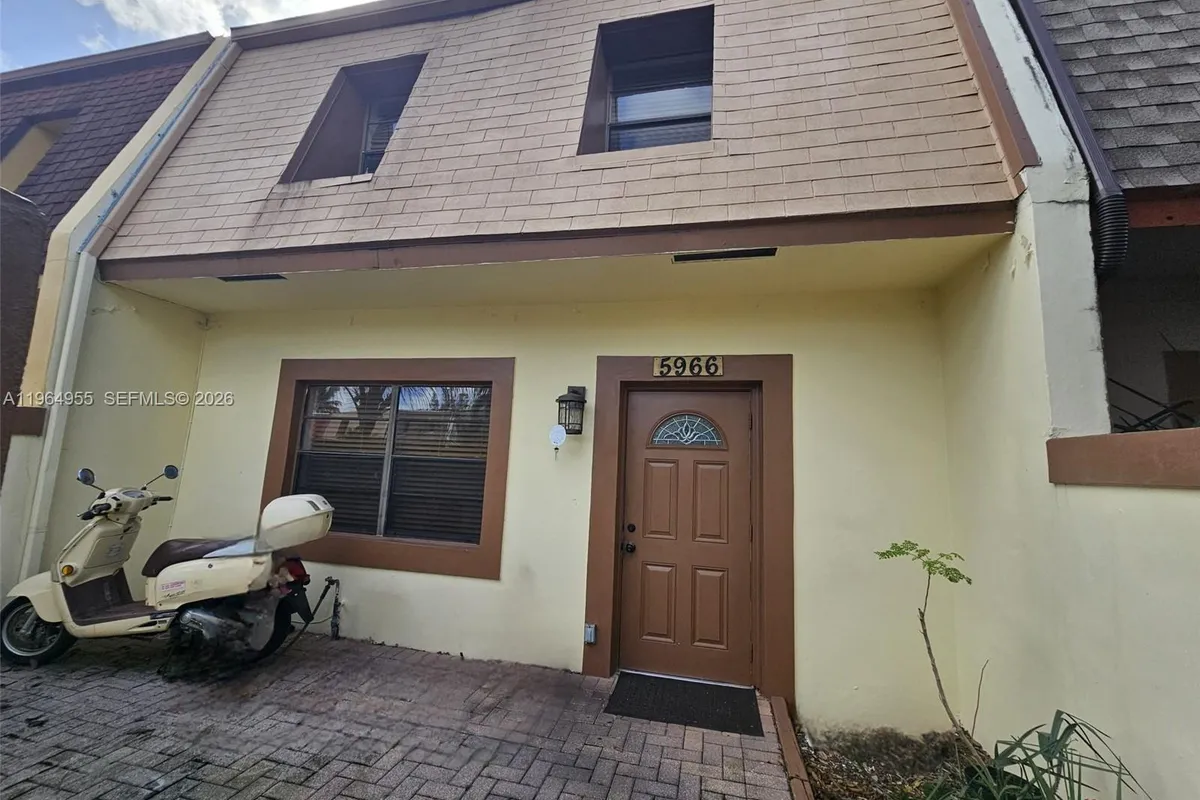 5966 NW 24th Ct, Sunrise FL 33313
