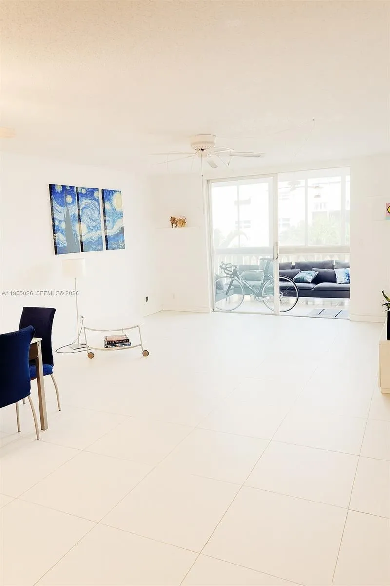 610 NE 12th Ave # 308, Hallandale Beach FL 33009