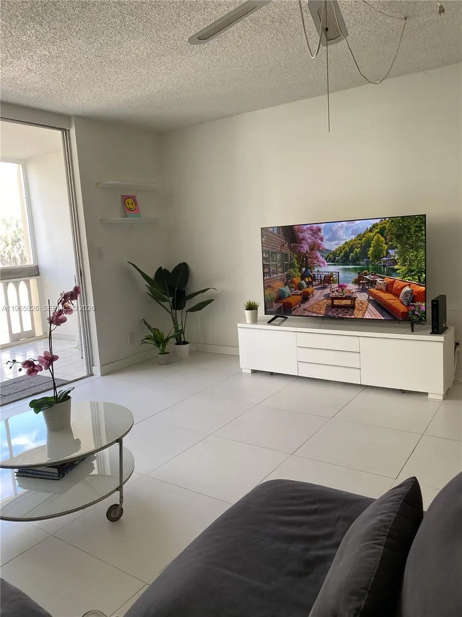610 NE 12th Ave # 308, Hallandale Beach FL 33009