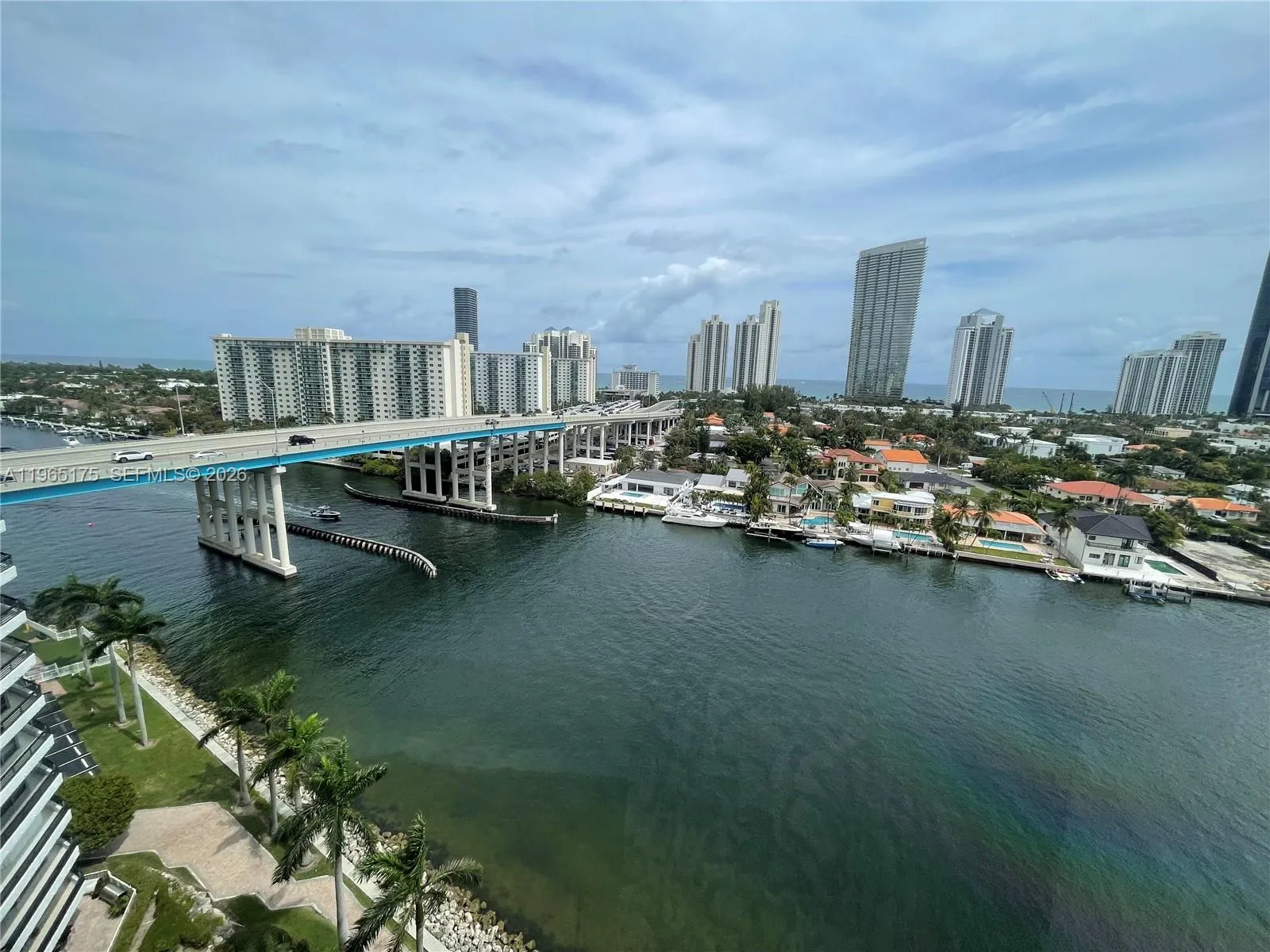 2 bedroom 2 bath for rent at 19195 NE 36th Ct # 1509, Aventura FL 33180