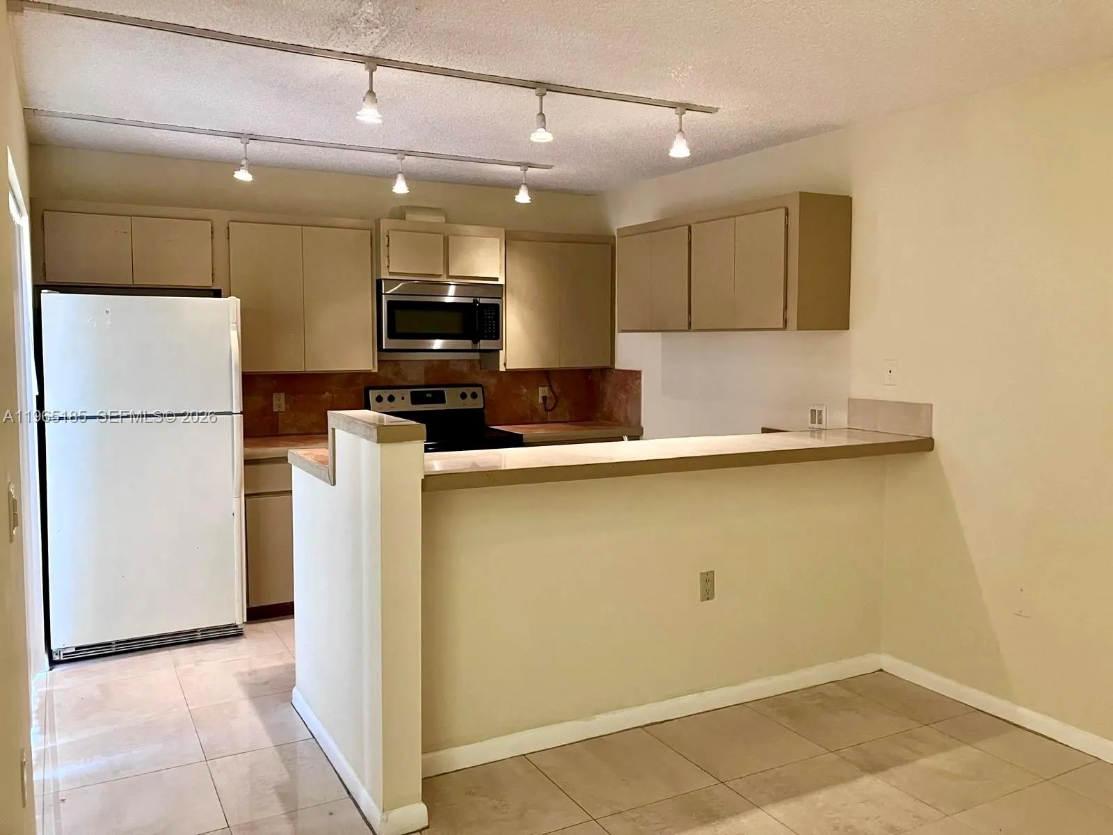 2 bedroom 2 bath for sale at 2610 26th way, Riviera Beach FL 33407