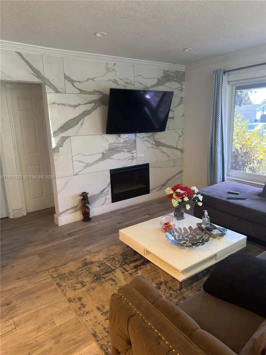 265 NE 151st St, Miami FL 33162