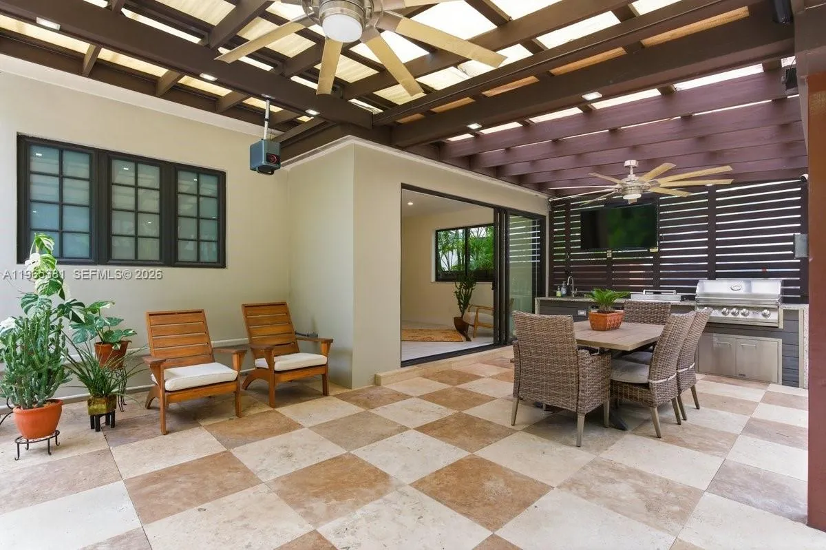 1737 SW 10th St, Miami FL 33135
