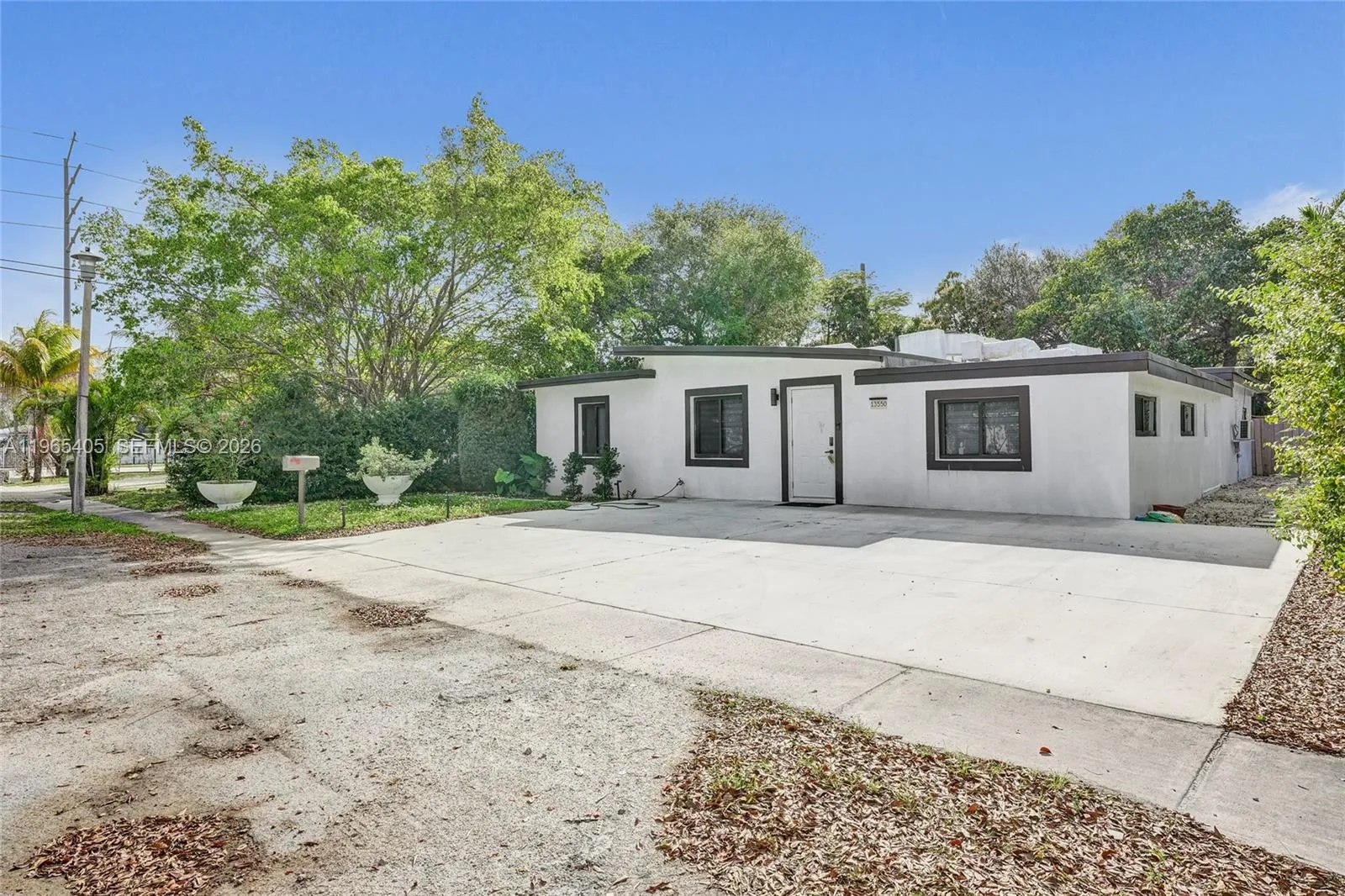 13550 NW 5th Ave, North Miami FL 33168