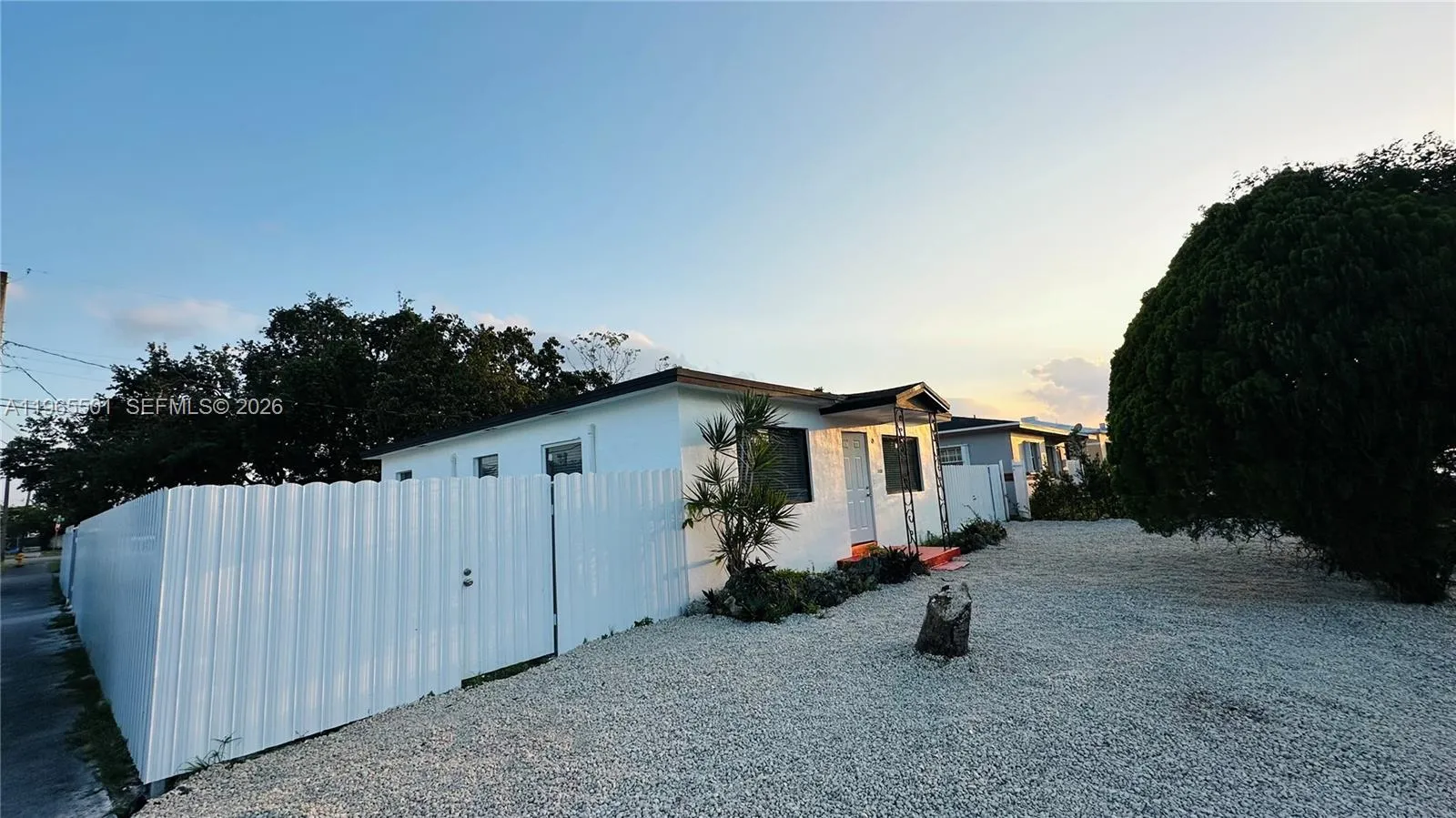 1100 NW 75th St, Miami FL 33150