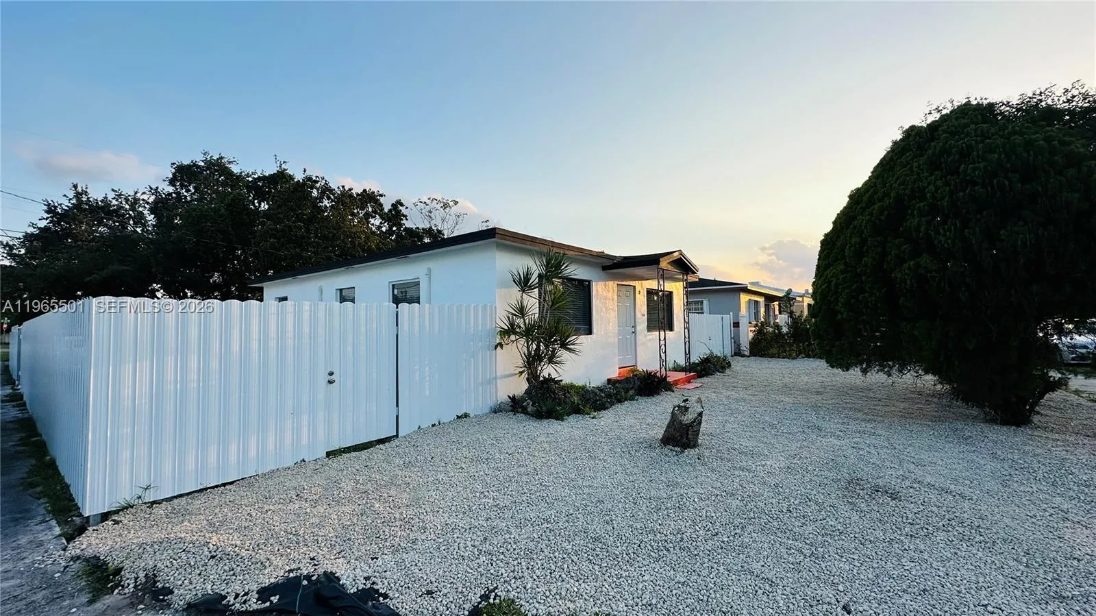 1100 NW 75th St, Miami FL 33150