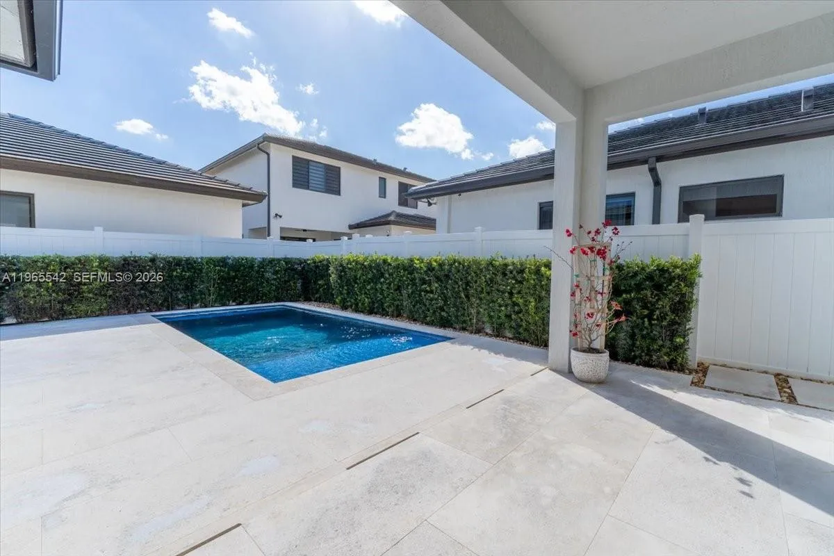 8096 NW 48th Ter, Doral FL 33166
