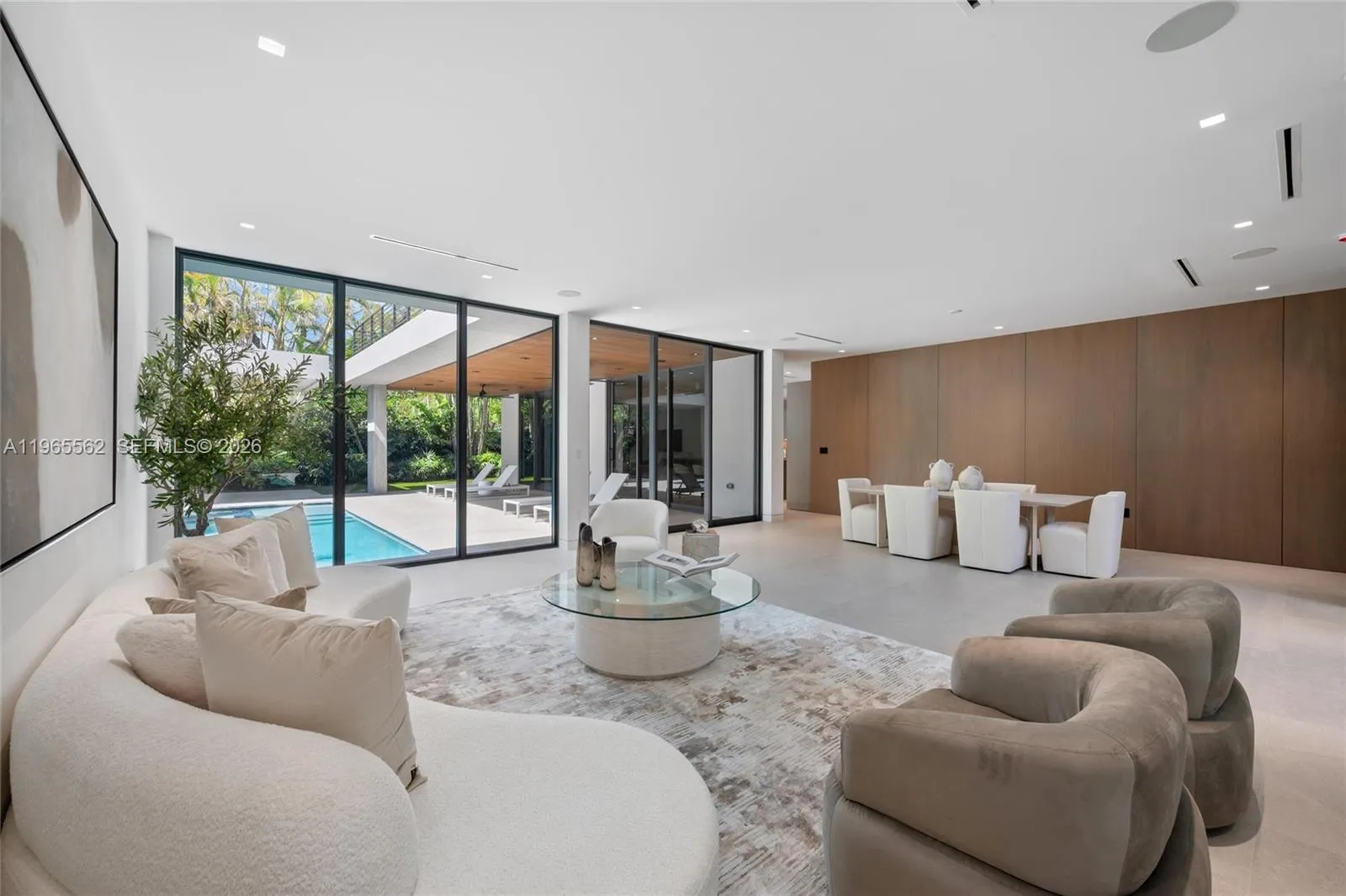 6 bedroom 6 bath for sale at 215 S Shore Dr, Miami FL 33133