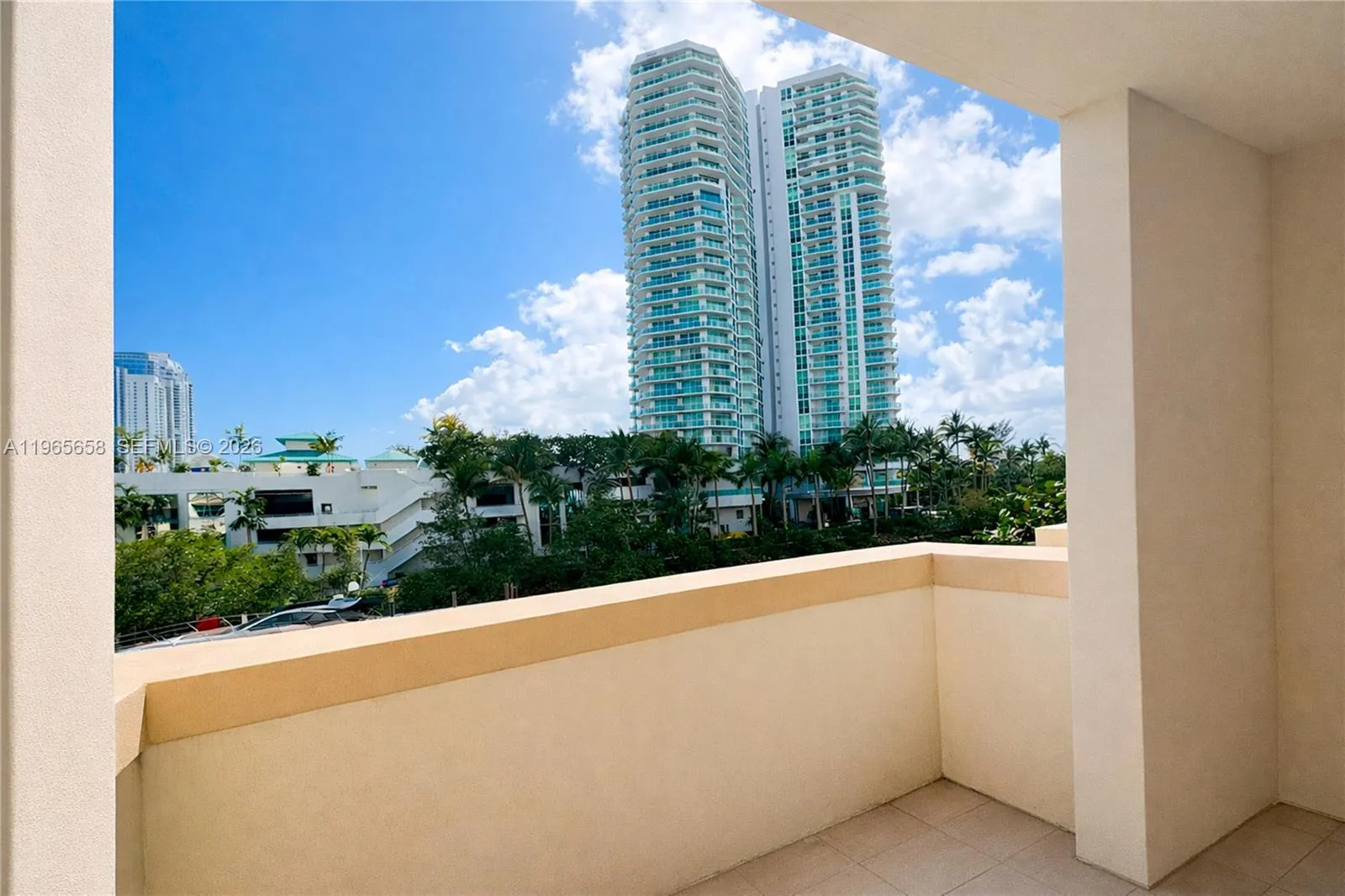 250 Sunny Isles Blvd # 207, Sunny Isles Beach FL 33160