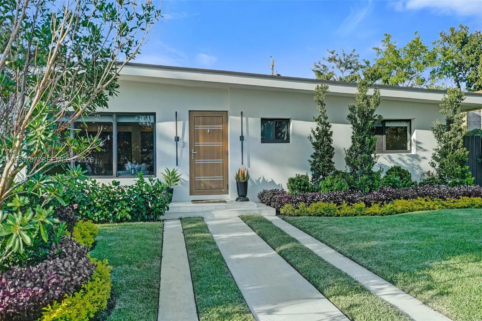 5 bedroom 3 bath for sale at 1941 NE 186th Dr, North Miami Beach FL 33179