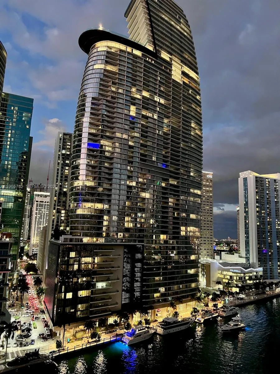 475 Brickell Ave # 1715, Miami FL 33131