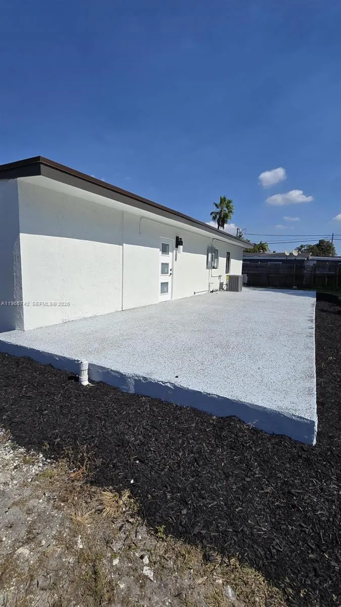 1910 NW 134th St, Miami FL 33167