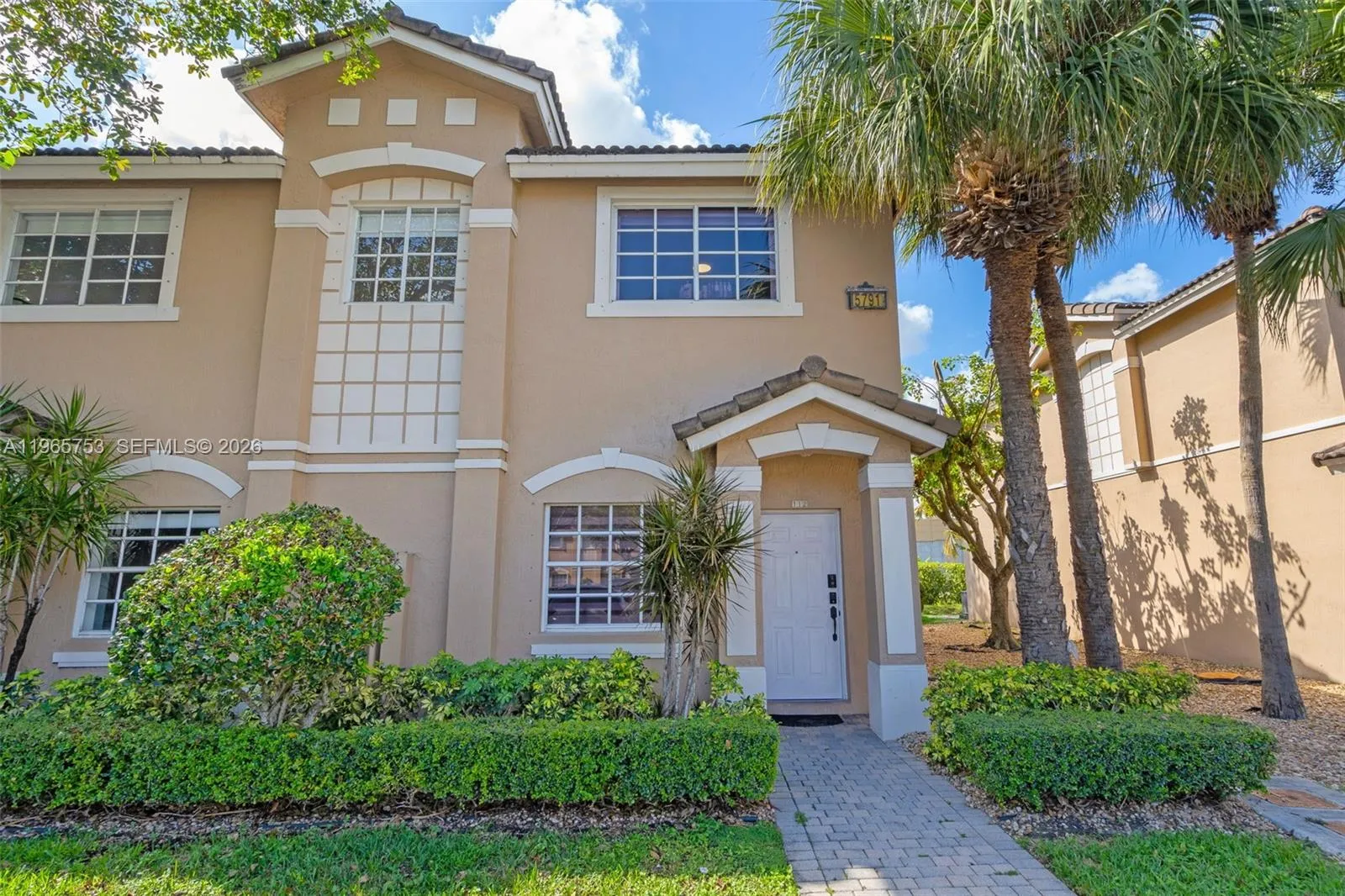 3 bedroom 2 bath for sale at 5791 NW 116th Ave # 112, Doral FL 33178