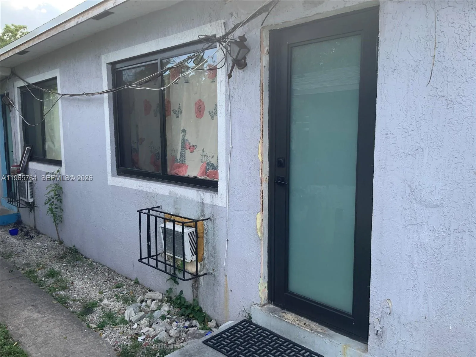 896 NW 103rd St, Miami FL 33150