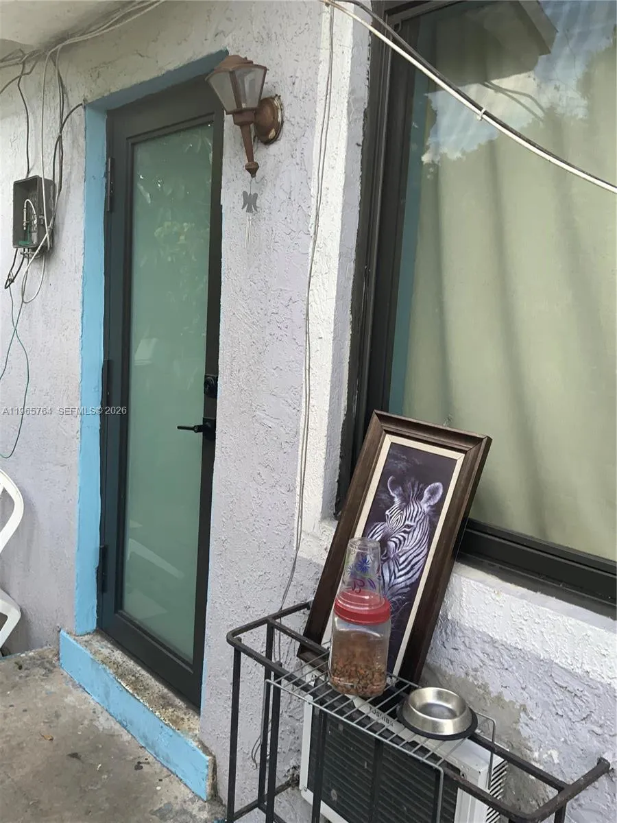 896 NW 103rd St, Miami FL 33150