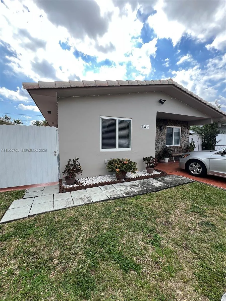 10382 SW 25th St, Miami FL 33165