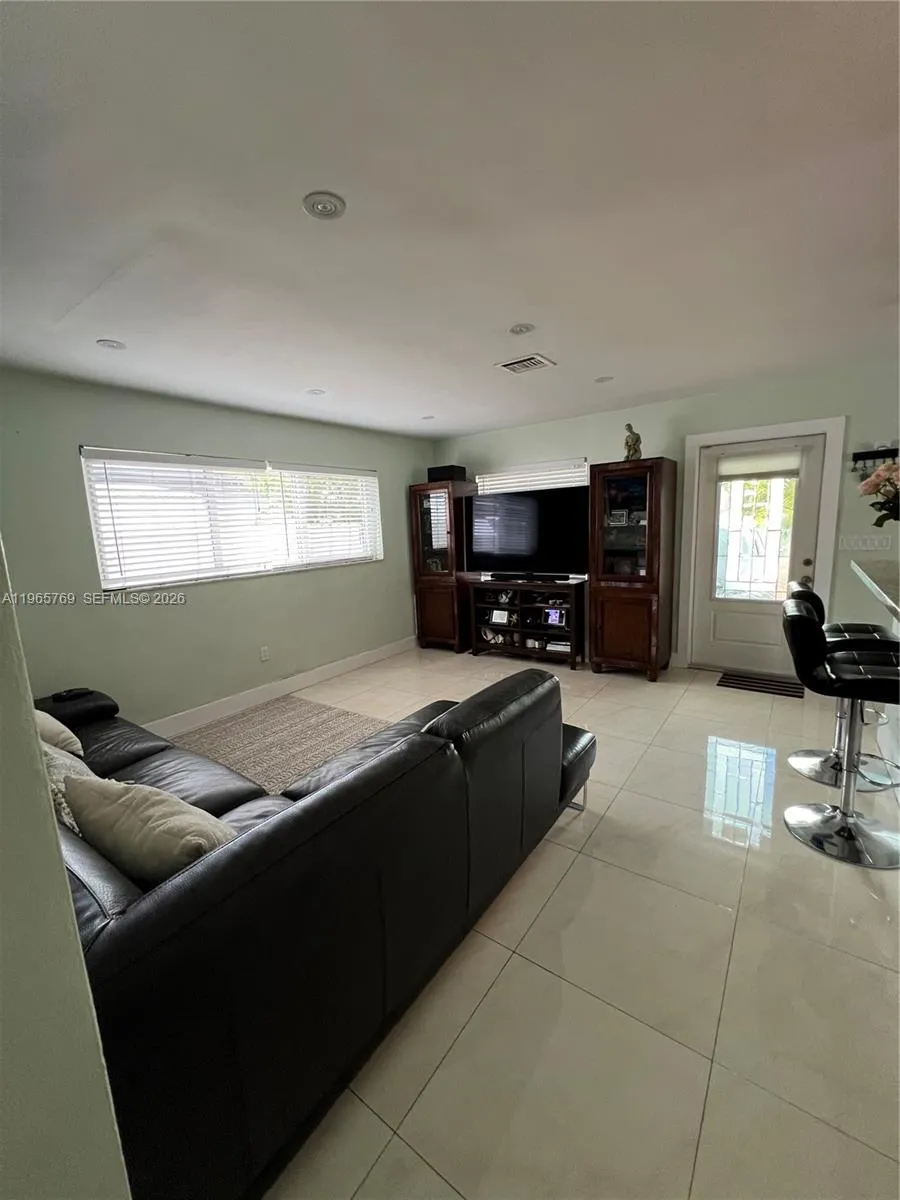 10382 SW 25th St, Miami FL 33165