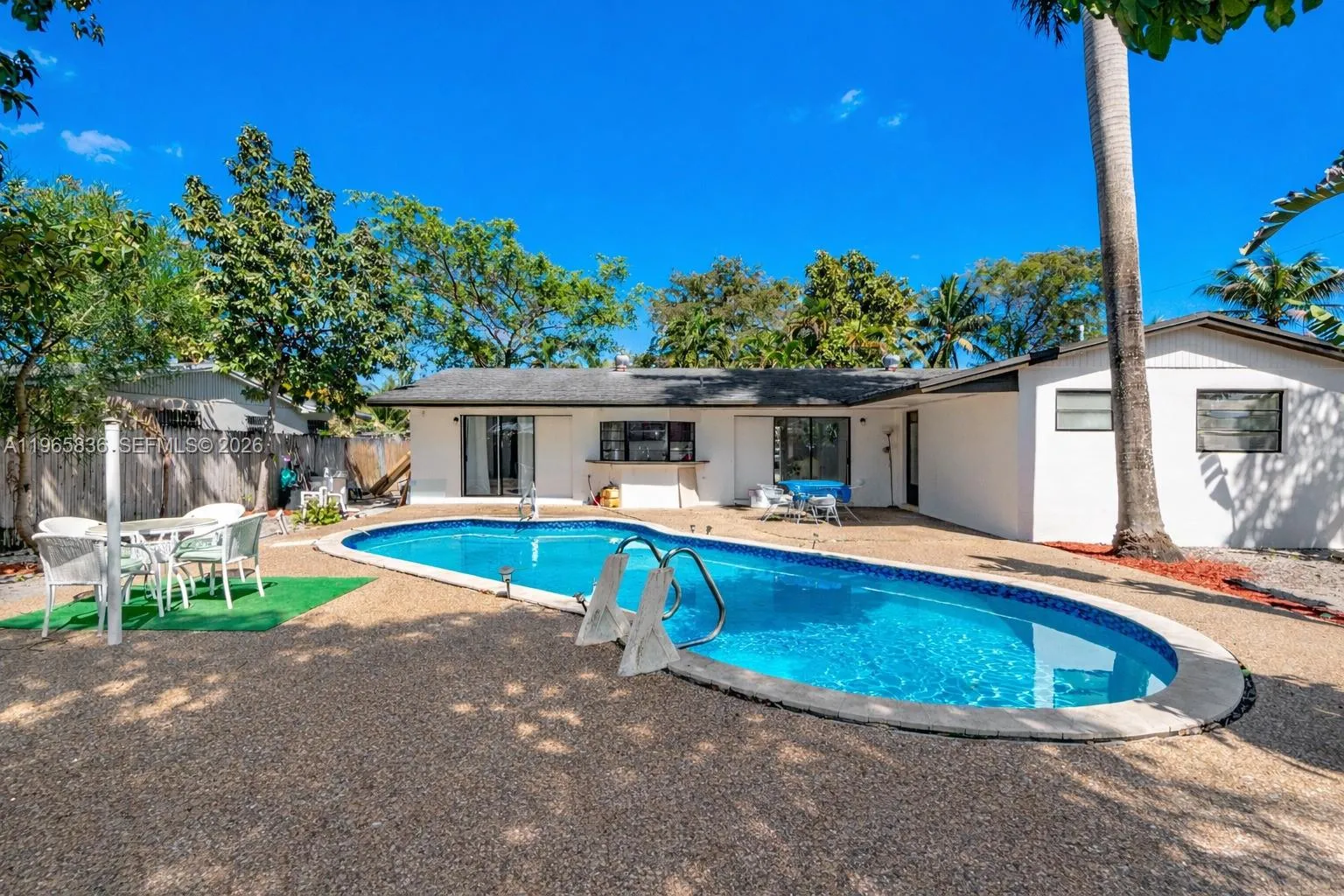 120 NE 175th St, Miami FL 33162