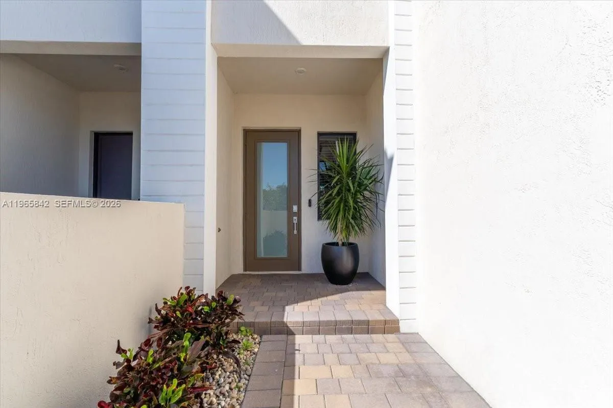 12060 SW 82nd Pl, Miami FL 33156