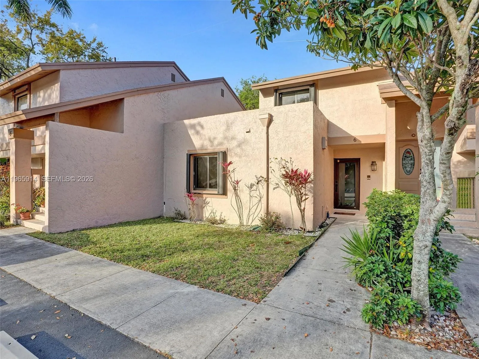 6 Chestnut Cir, Cooper City FL 33026