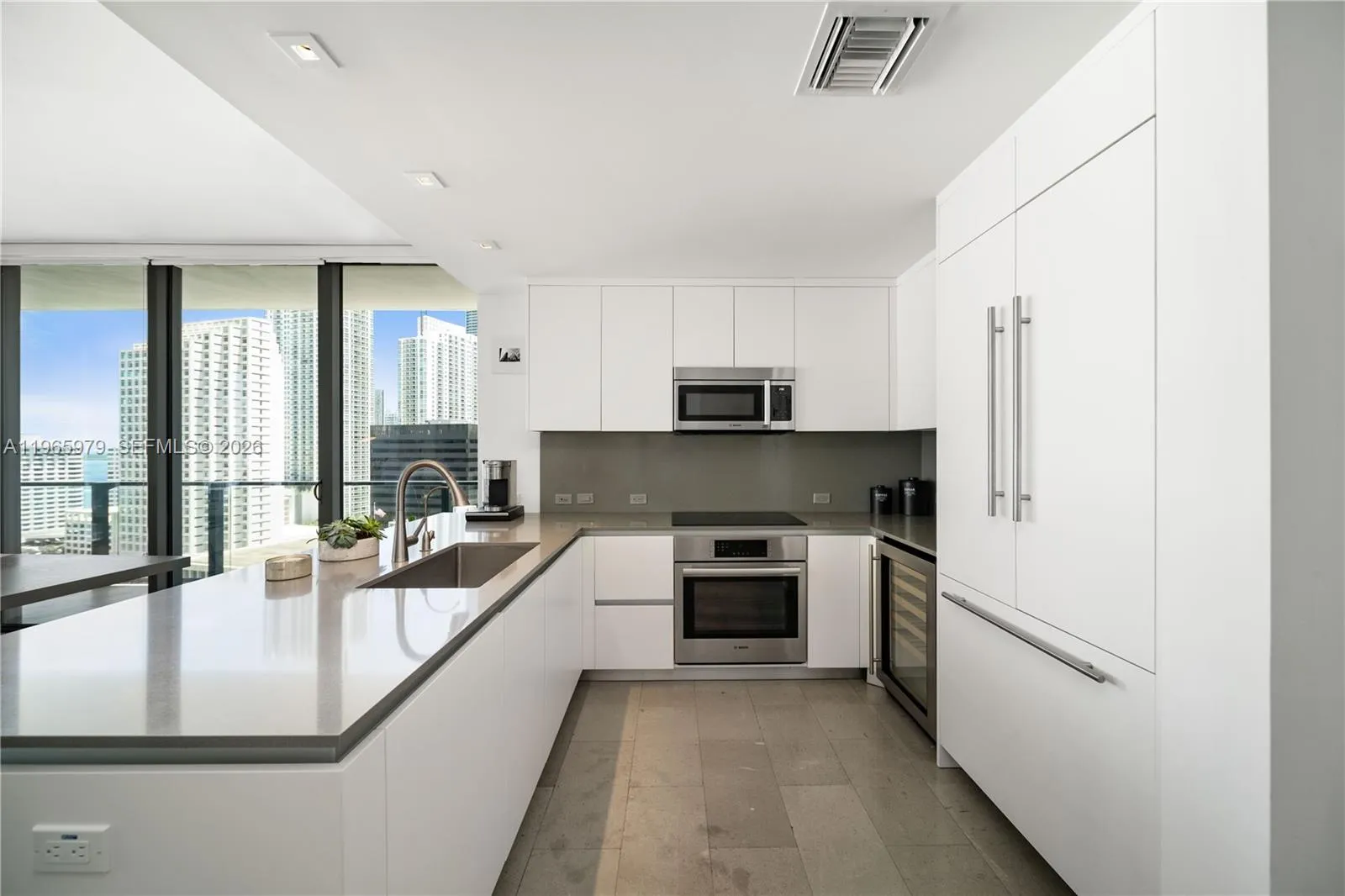 68 SE 6th St # 1201, Miami FL 33131