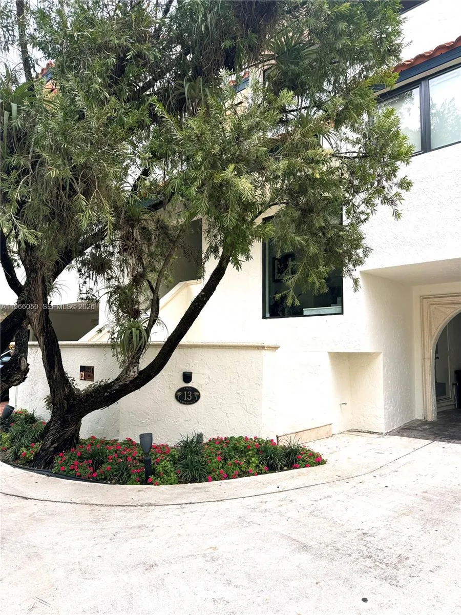 2000 S Bayshore Drive # 13, Miami FL 33133