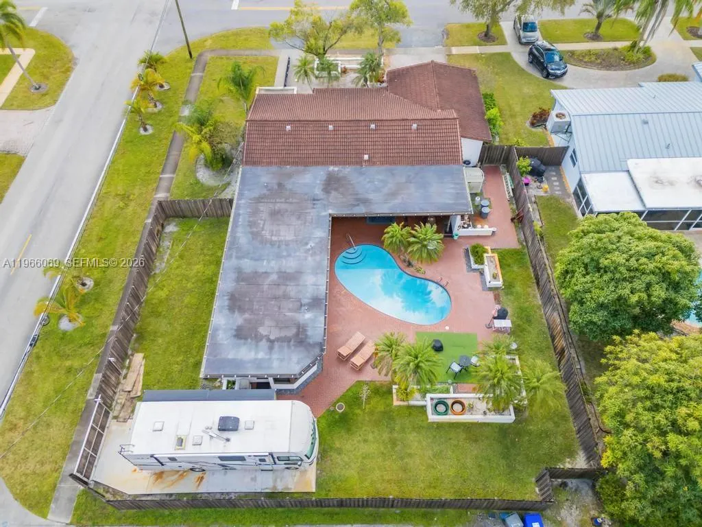 5201 Jefferson St, Hollywood FL 33021