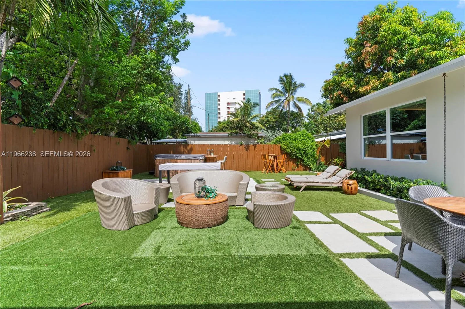 221 NE 44th St, Miami FL 33137