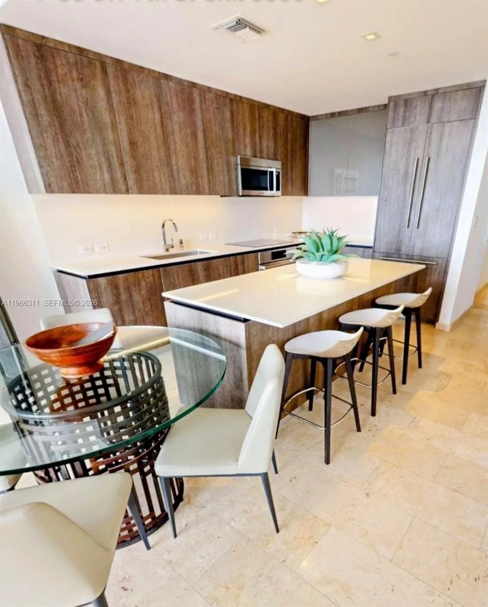 88 SW 7th St # 3006, Miami FL 33130