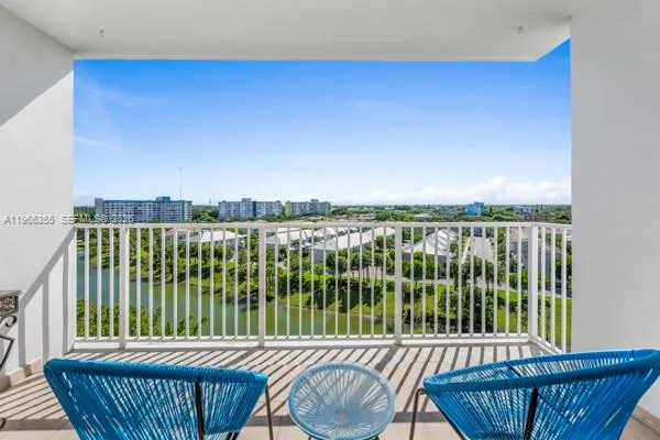 2 bedroom 2 bath for sale at 3850 Washington St # 910, Hollywood FL 33021