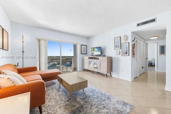3850 Washington St # 910, Hollywood FL 33021
