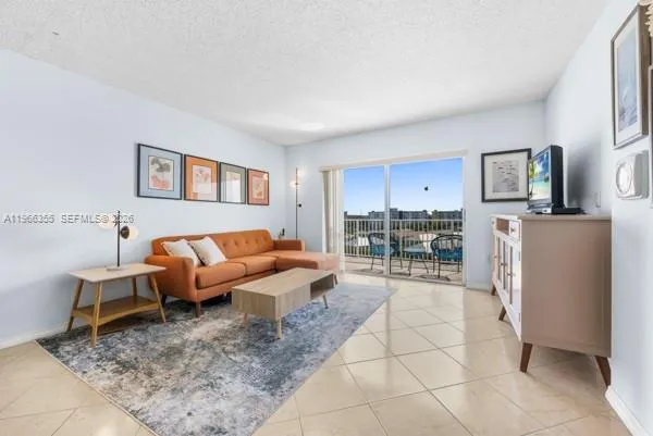 3850 Washington St # 910, Hollywood FL 33021