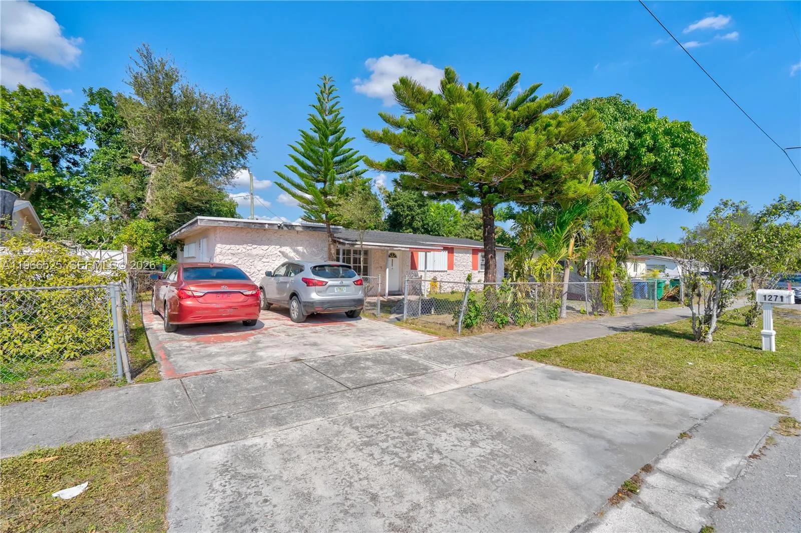 1271 NE 211th St, Miami FL 33179